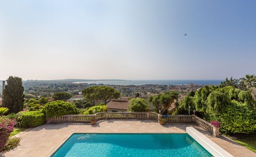 Villa in Centre, Vallauris, France 1