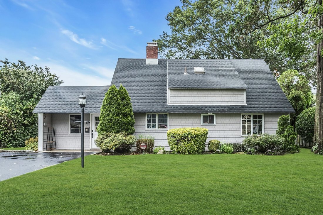 House in Levittown, New York, United States 1 - 18577733
