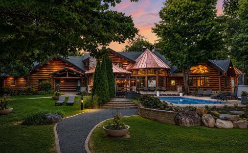 House in Saint-Augustin-de-Desmaures, Quebec, Canada 1