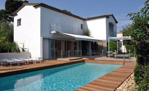 Villa in Vieille Ville, Antibes, France 1