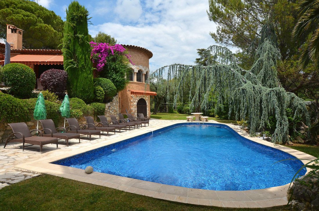 Villa in Centre-Haut de Cagnes, Cagnes-sur-Mer, France 1 - 18644394