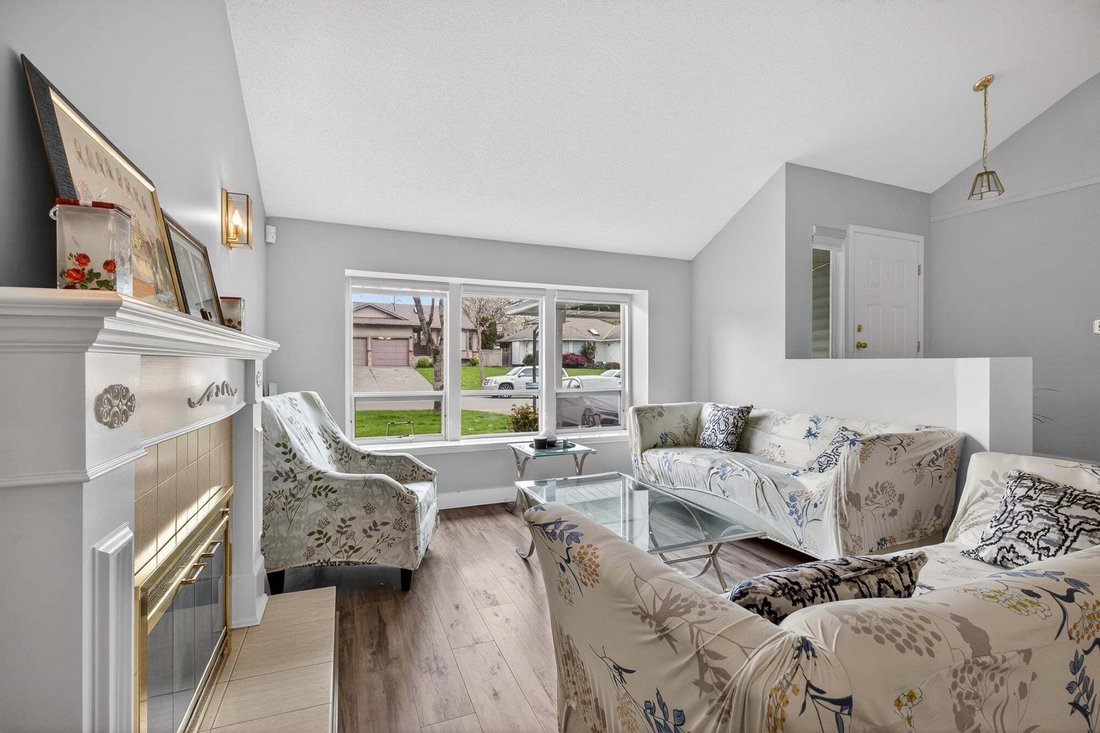 House in Surrey, British Columbia, Canada 3 - 18643372