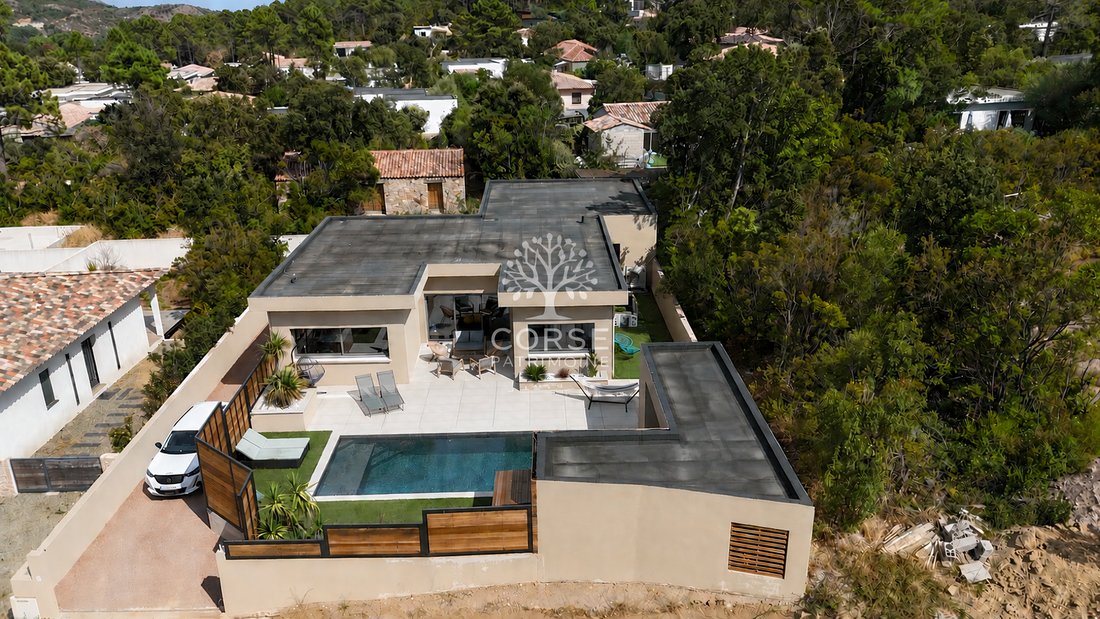 House in Sainte-Lucie-de-Porto-Vecchio, Corsica, France 3 - 18647330