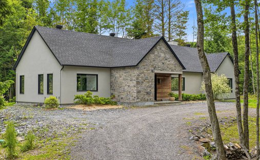House in Austin, Quebec, Canada 1
