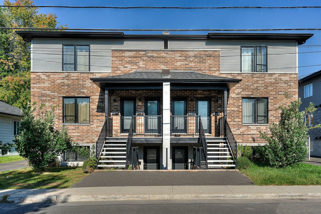 House in Longueuil, Quebec, Canada 2 - 18644383