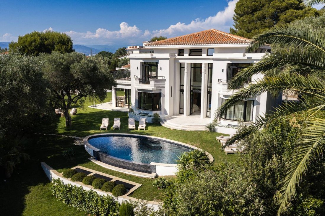 Villa in Vieille Ville, Antibes, France 1 - 18645333