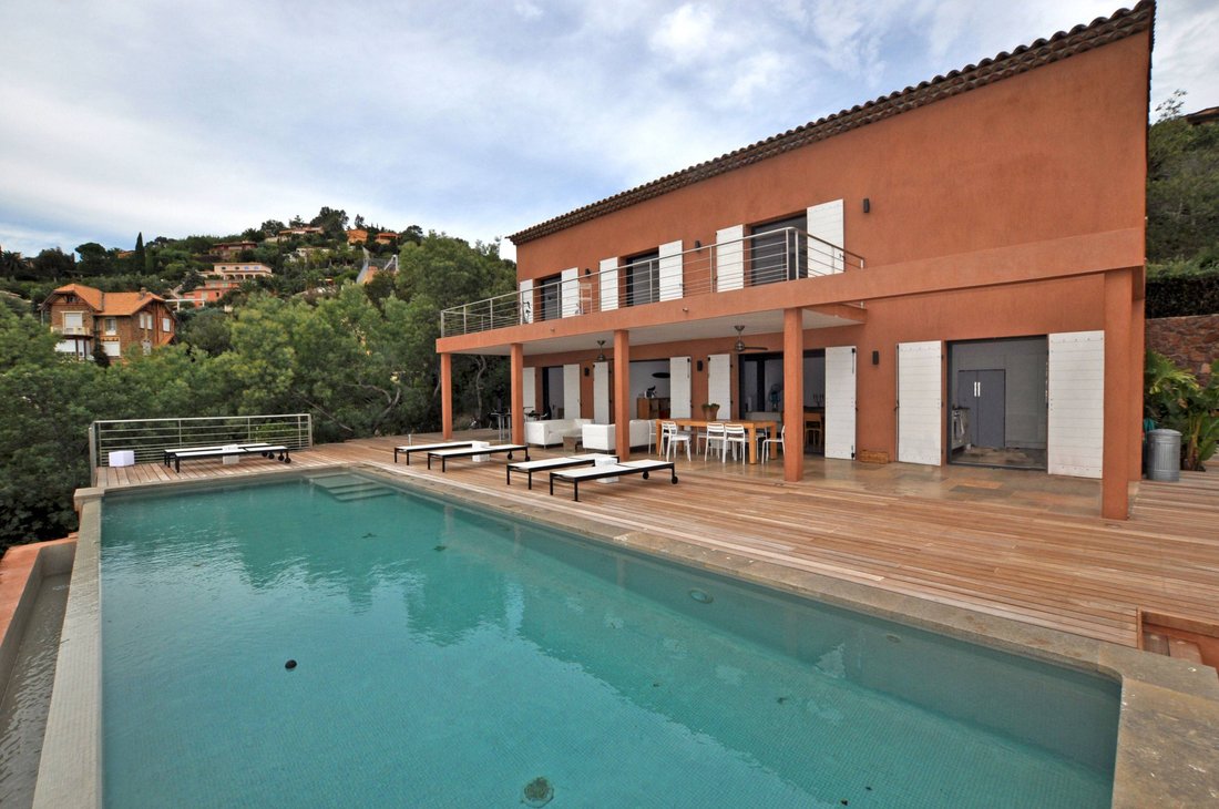 Villa in Théoule-sur-Mer, Provence-Alpes-Côte d'Azur, France 1 - 18644516