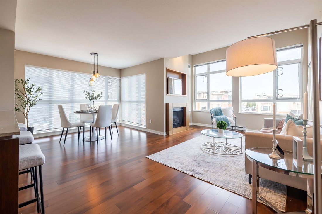 Condo in Surrey, British Columbia, Canada 1 - 18643146