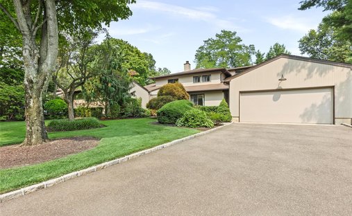 Condo in Manhasset, New York, United States 1
