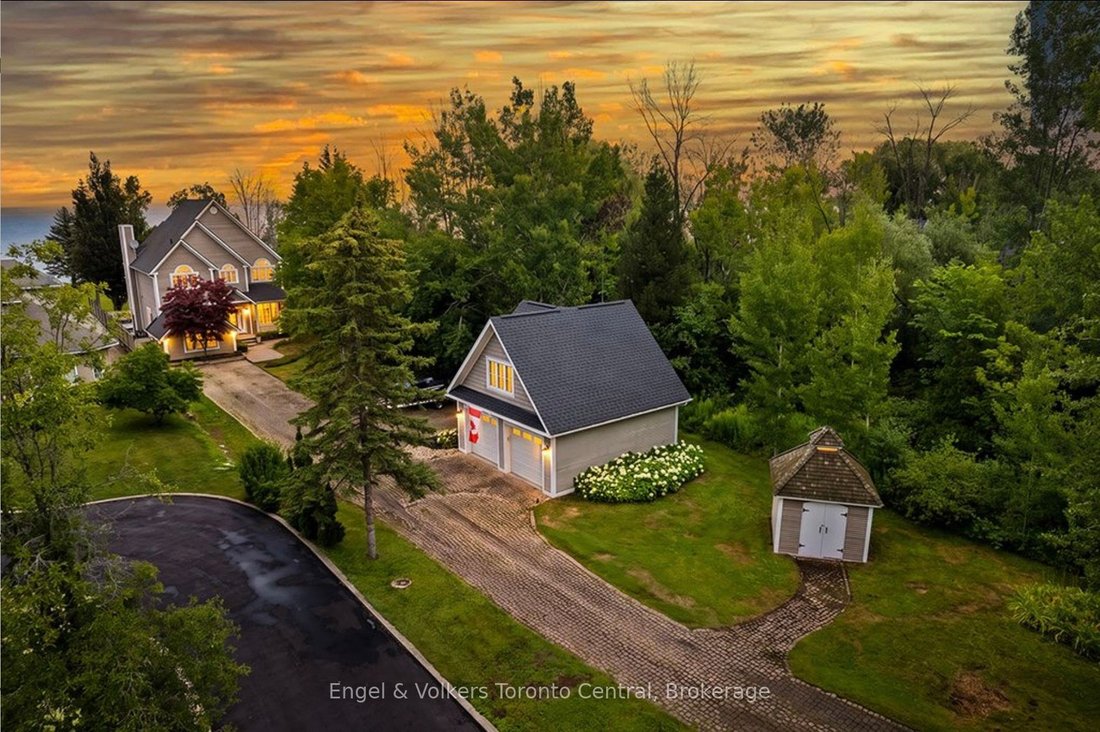 House in Collingwood, Ontario, Canada 1 - 18643095