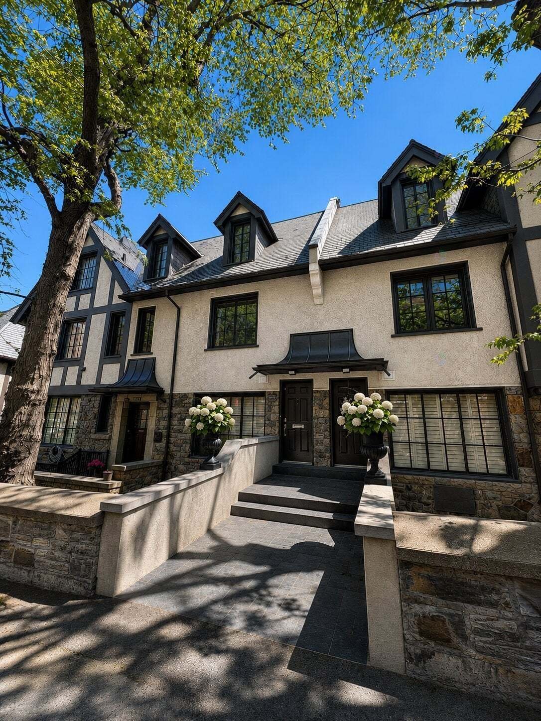 Condo in Montréal, Quebec, Canada 1 - 18644261