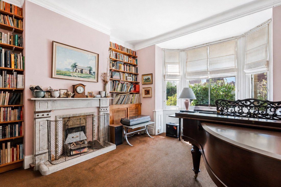 House in Hampshire, England 3 - 18645527