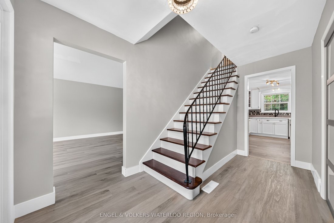 House in Waterloo, Ontario, Canada 5 - 18642598