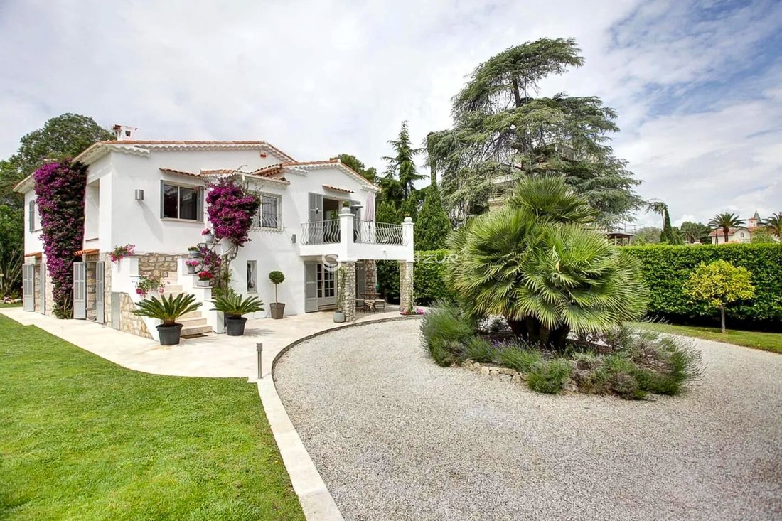 Villa in Vieille Ville, Antibes, France 2 - 18645232