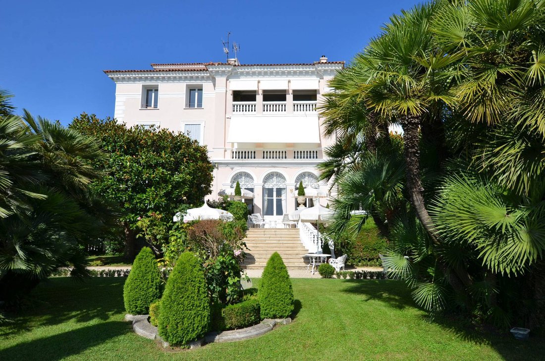 Villa in Vieille Ville, Antibes, France 1 - 18644514