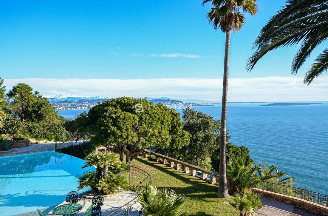 Villa in Théoule-sur-Mer, Provence-Alpes-Côte d'Azur, France 3 - 18644540