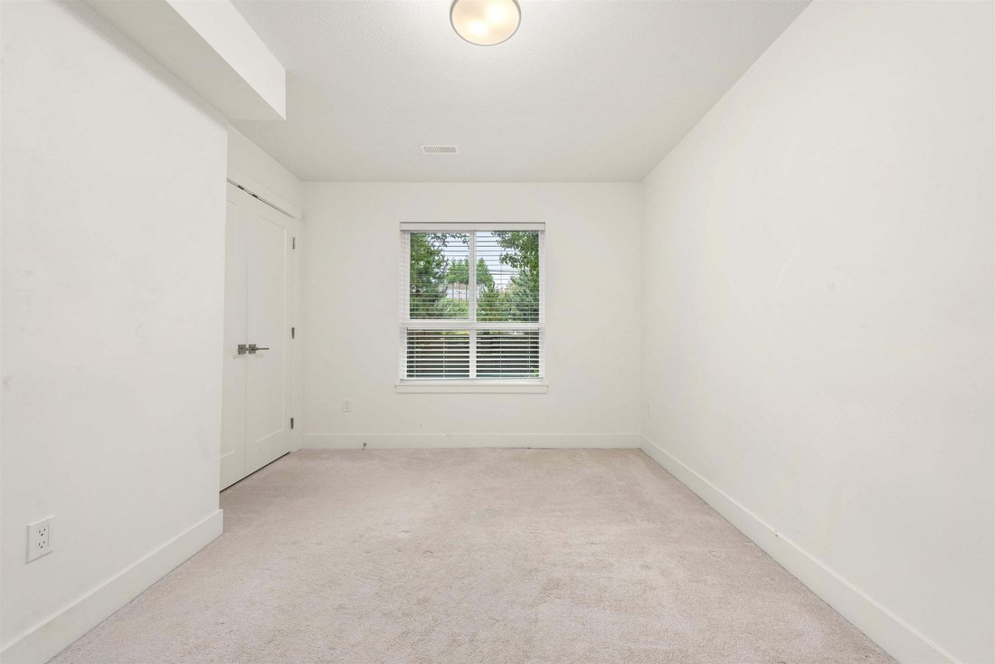 Townhouse in Surrey, British Columbia, Canada 3 - 18643325