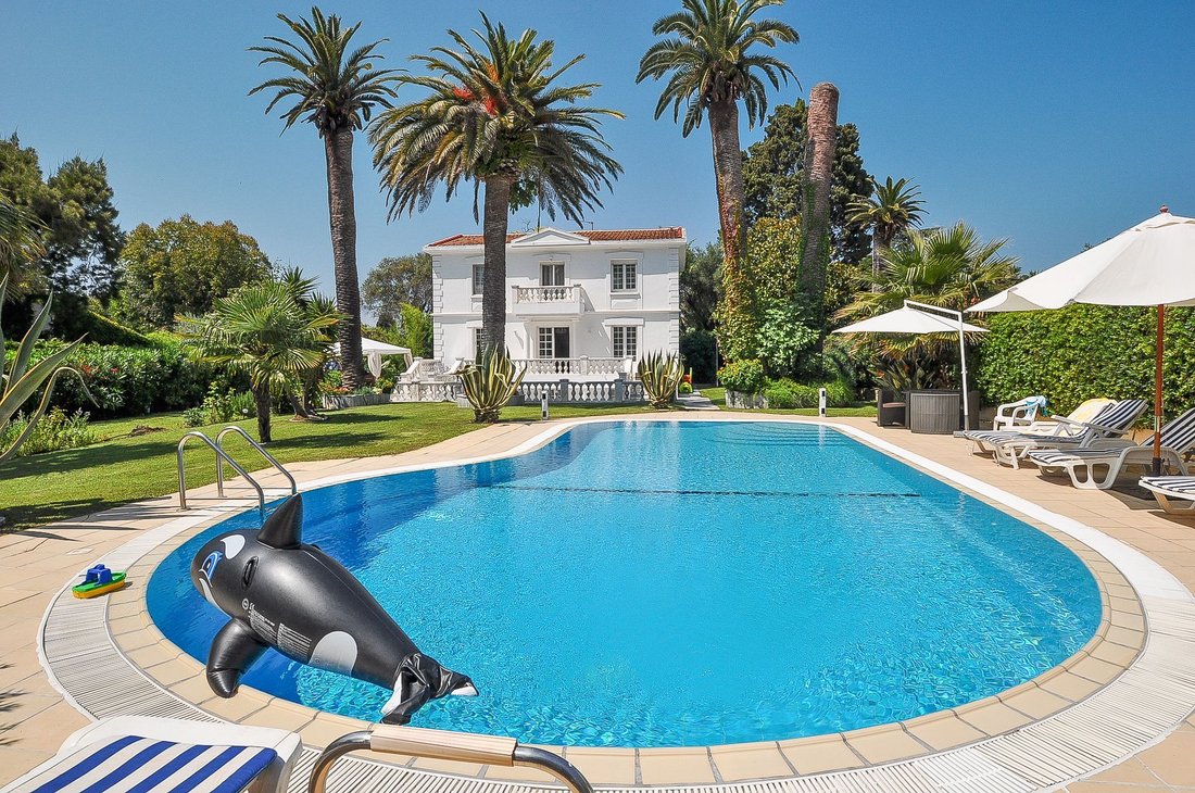 Villa in Vieille Ville, Antibes, France 1 - 18644340