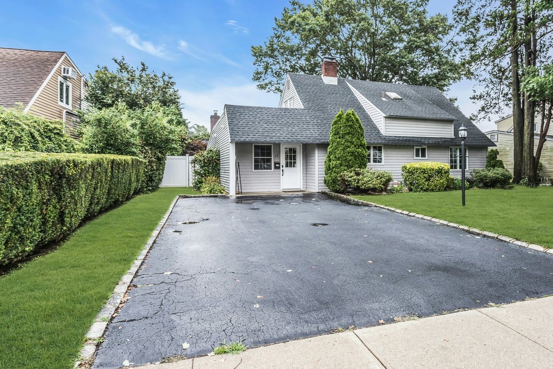 House in Levittown, New York, United States 2 - 18577733