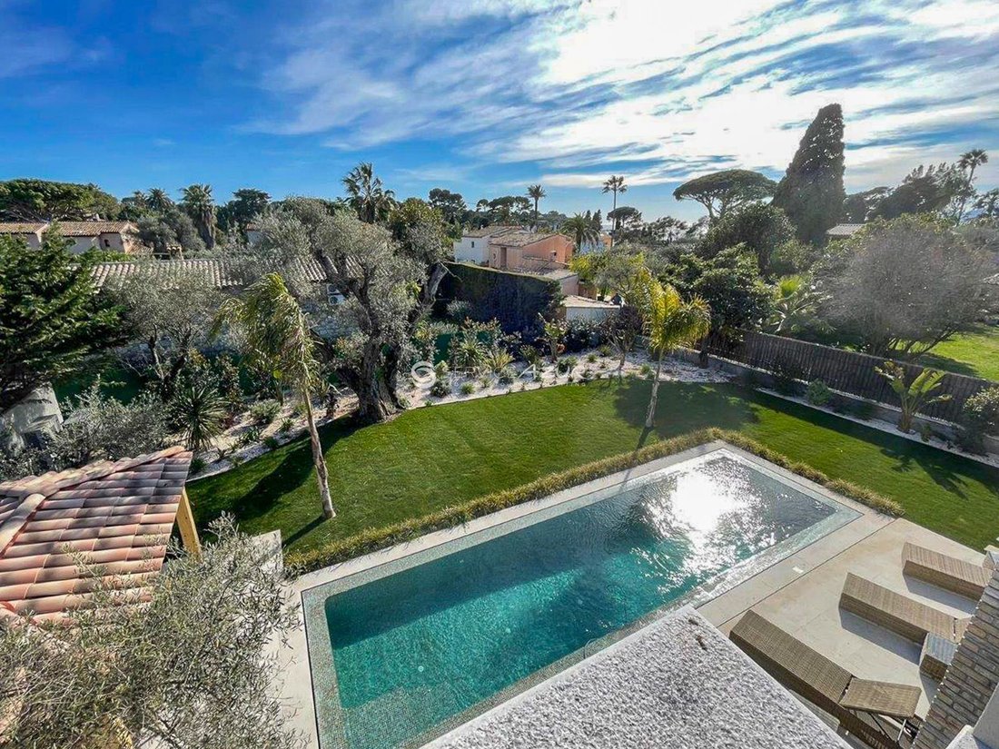 Villa in Vieille Ville, Antibes, France 2 - 18645206