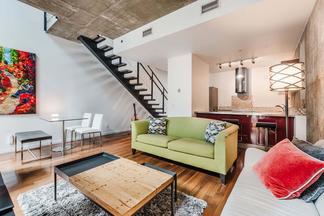 Condo in Montréal, Quebec, Canada 1 - 18644224
