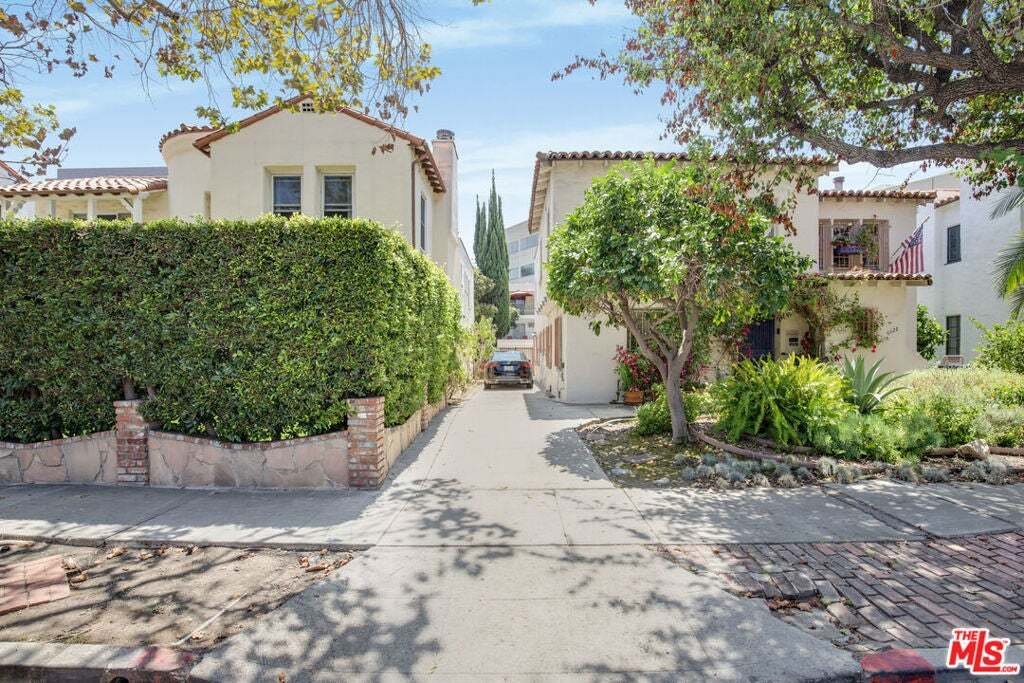 West Hollywood, California, United States 4 - 18645950