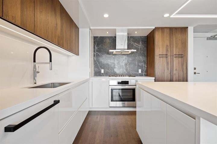 Condo in White Rock, British Columbia, Canada 2 - 18643445