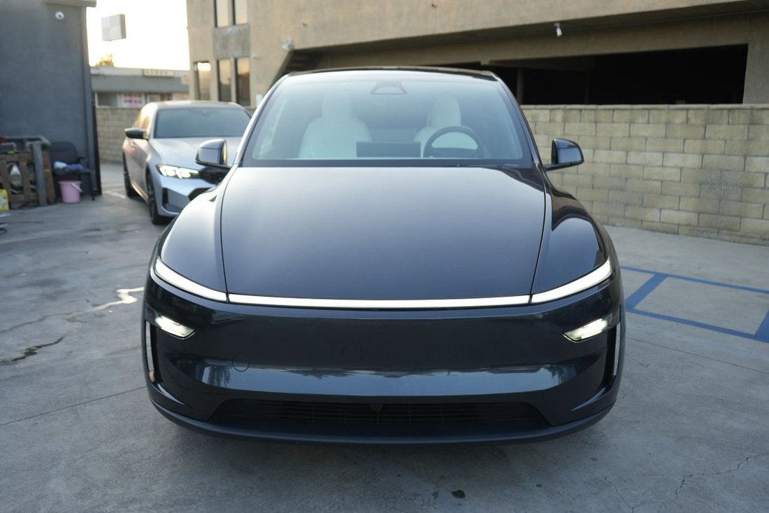 Suv in San Gabriel, CA, United States 1 - 18647960