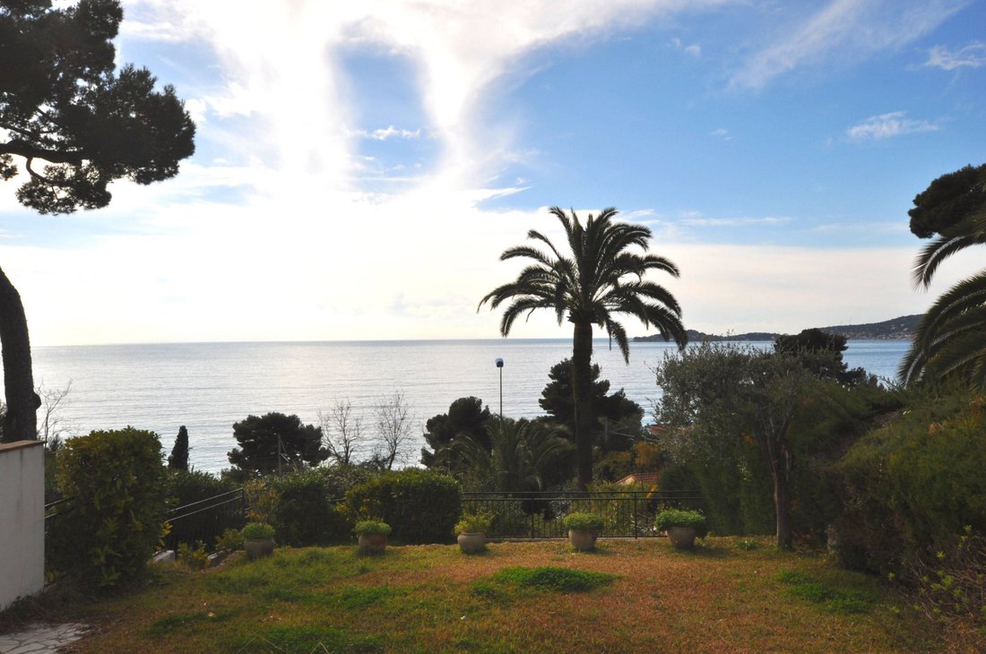 Villa in Èze, Provence-Alpes-Côte d'Azur, France 1 - 18644560