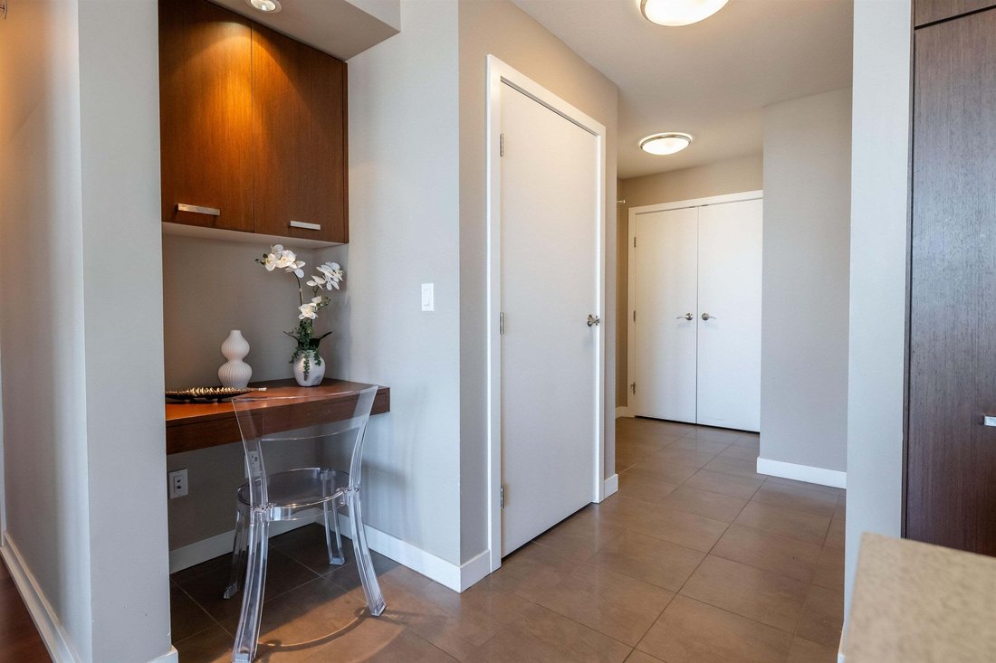 Condo in Surrey, British Columbia, Canada 3 - 18643146