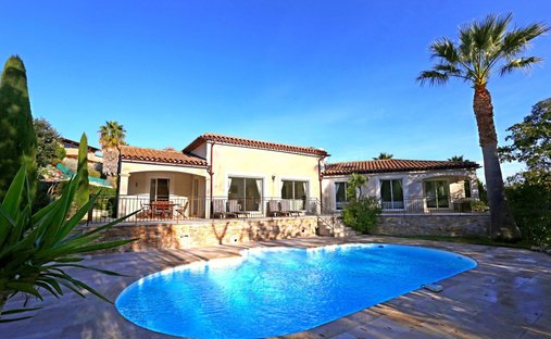 Villa in Vieille Ville, Antibes, France 1