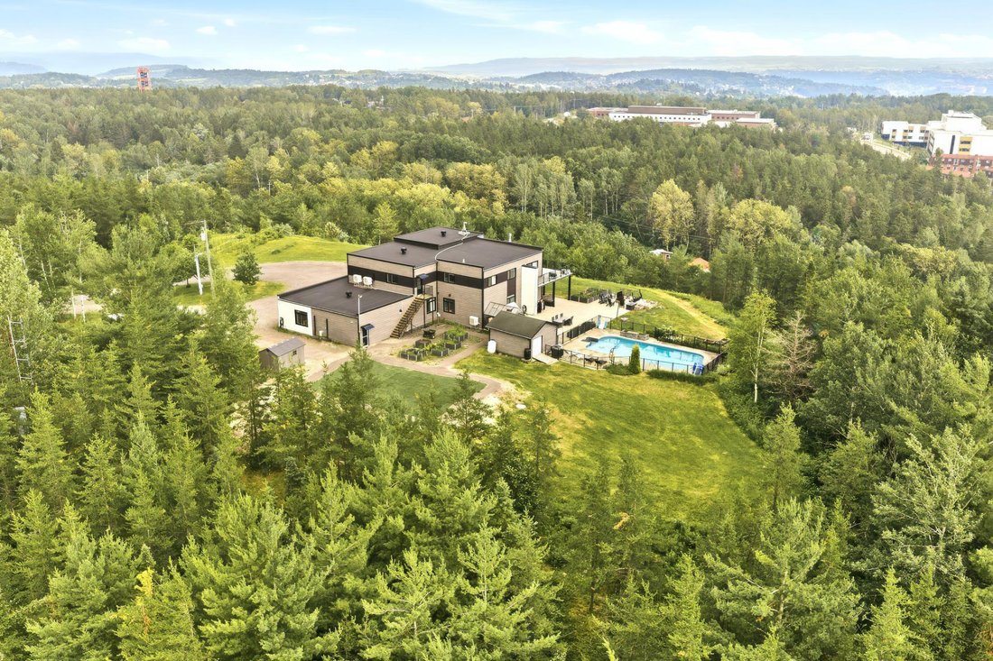 House in Saguenay, Quebec, Canada 4 - 17760219