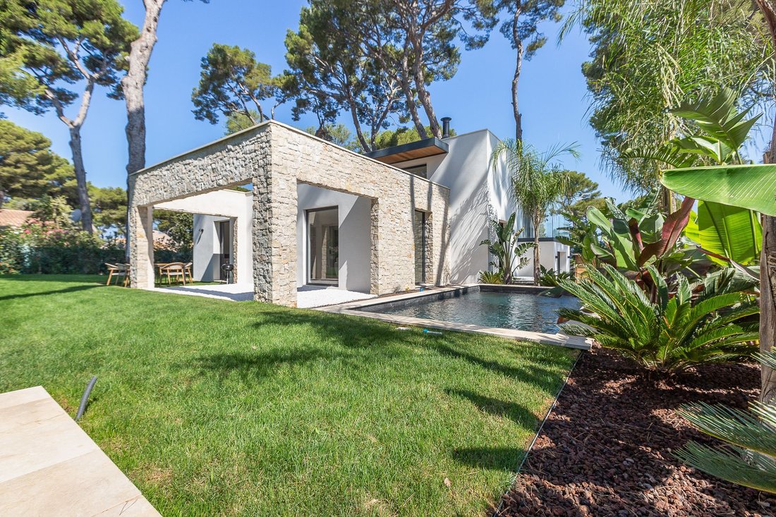 Villa in Vieille Ville, Antibes, France 1 - 18645197