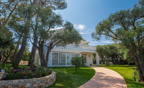 Villa in Vieille Ville, Antibes, France 1