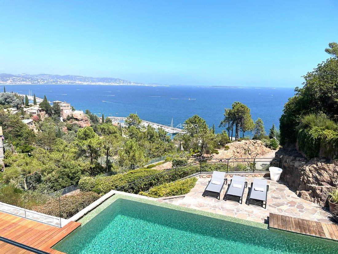 Villa in Théoule-sur-Mer, Provence-Alpes-Côte d'Azur, France 2 - 18644577