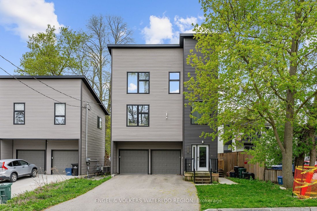 House in Kitchener, Ontario, Canada 2 - 18642623