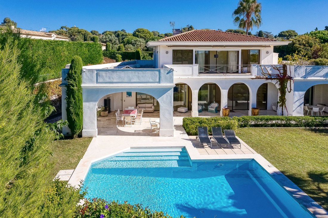 Villa in Vieille Ville, Antibes, France 1 - 18645068