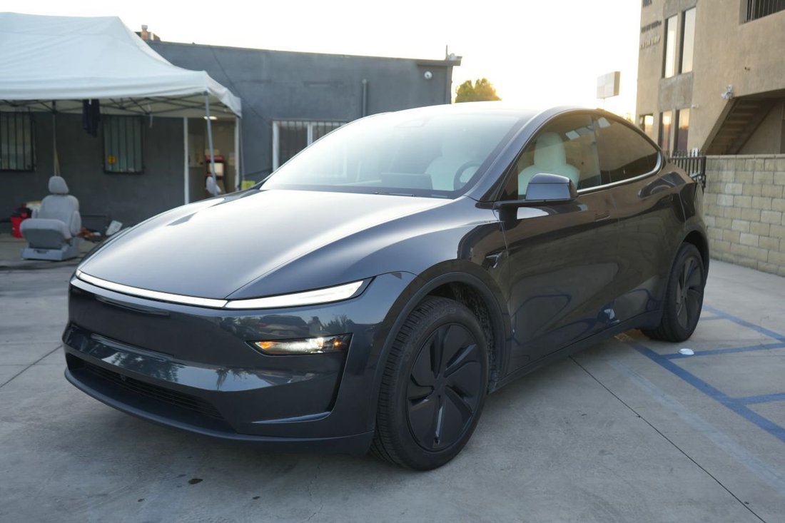 Suv in San Gabriel, CA, United States 3 - 18647960