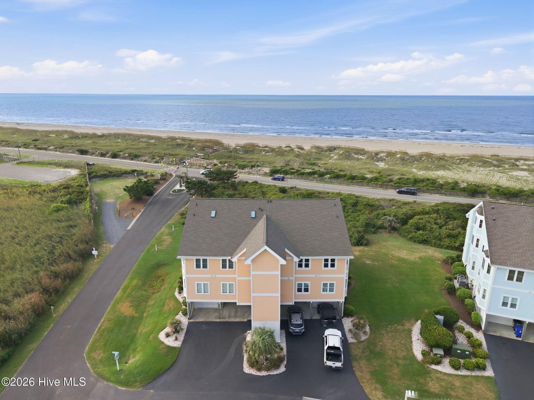 Condo in Oak Island, North Carolina, United States 1 - 18642156