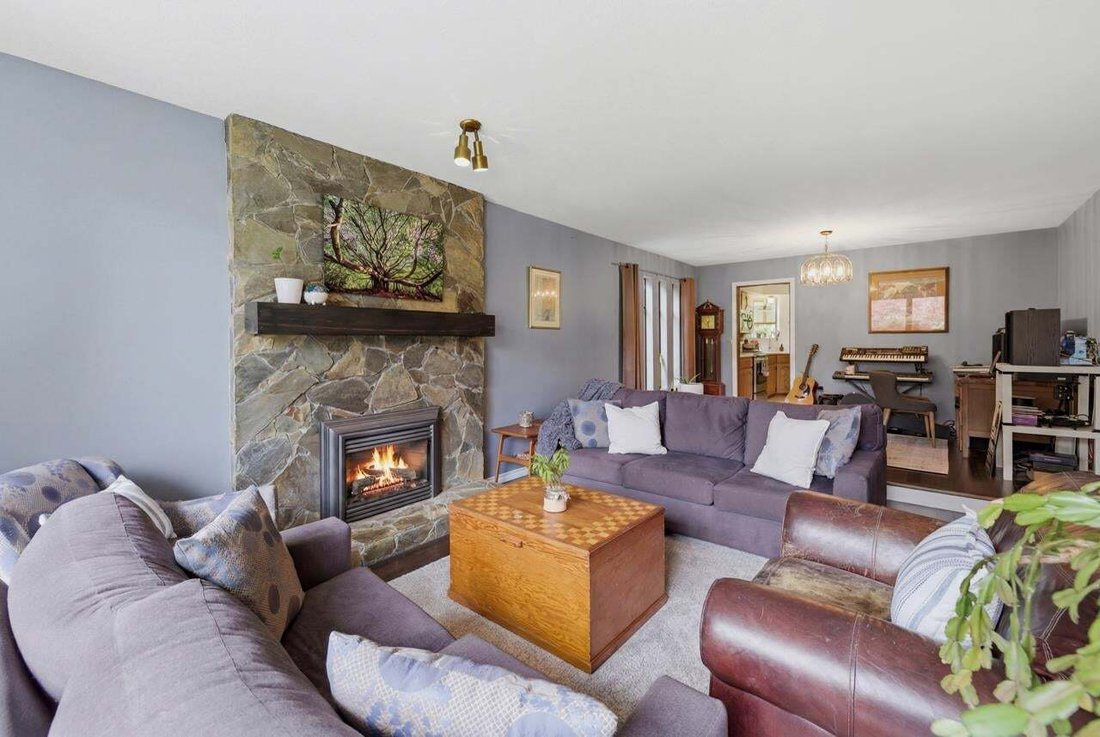 House in Surrey, British Columbia, Canada 4 - 18643361