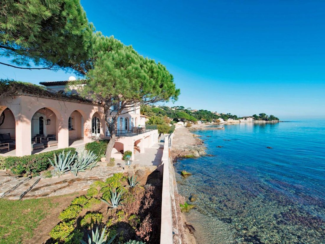 Villa in Grimaud, Provence-Alpes-Côte d'Azur, France 1 - 18644959