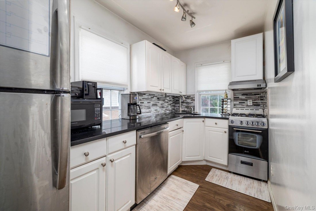 Rockville Centre, New York, United States 3 - 18646963