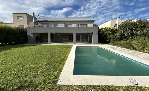 House in Del Viso, Buenos Aires Province, Argentina 1