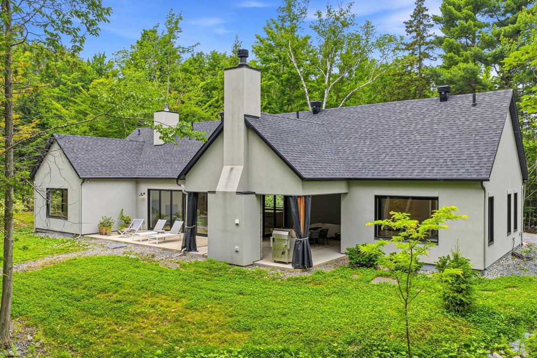 House in Austin, Quebec, Canada 4 - 18643055