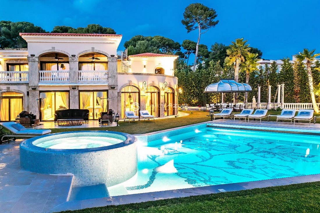 Villa in Vieille Ville, Antibes, France 3 - 18645002
