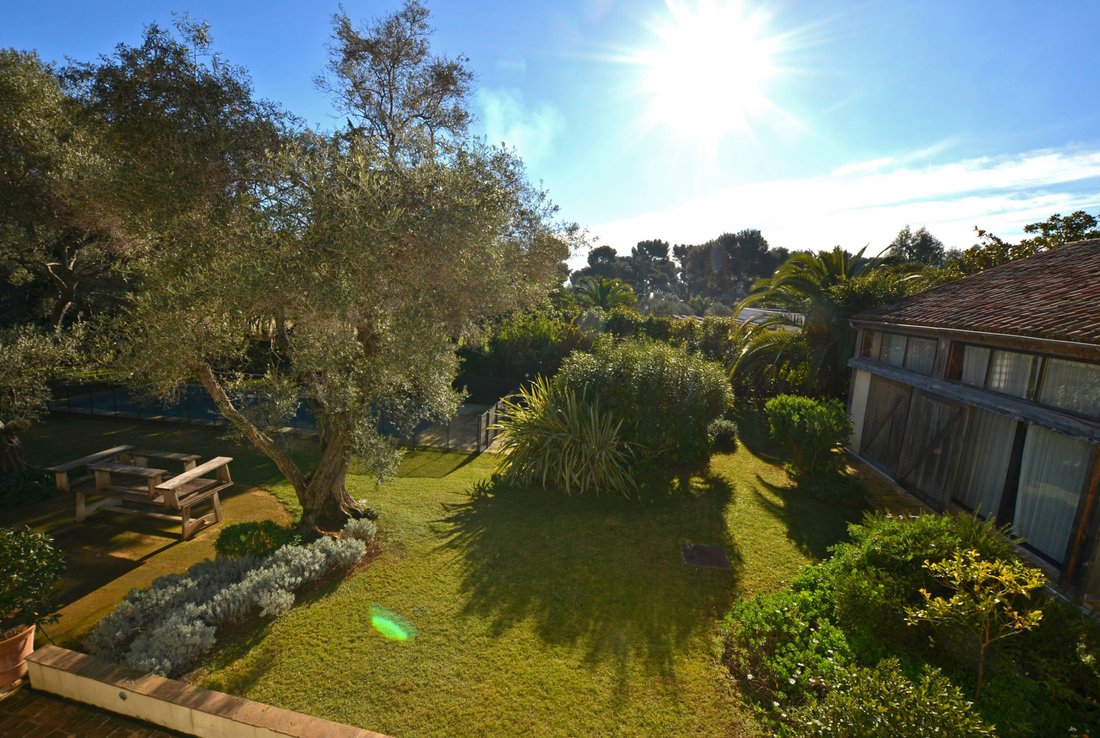 Villa in Vieille Ville, Antibes, France 1 - 18644448