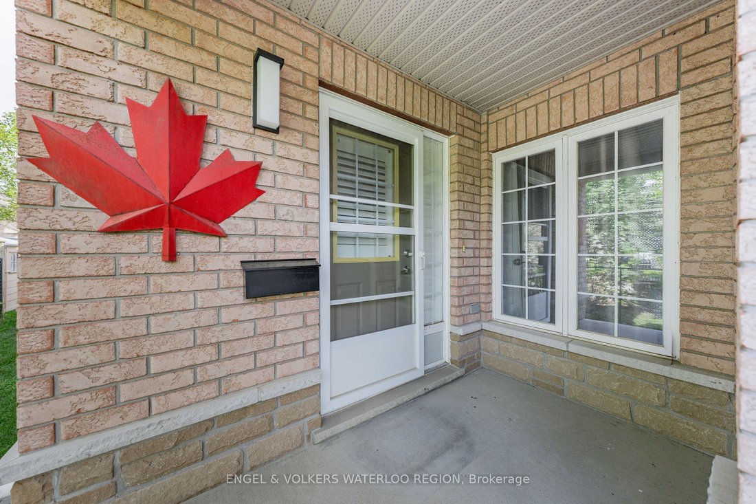 Townhouse in Waterloo, Ontario, Canada 5 - 18642676