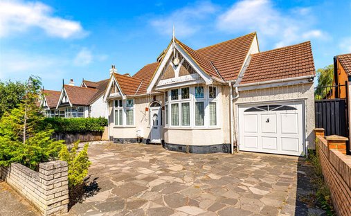 Bungalow in Seven Kings, Ilford, England 1