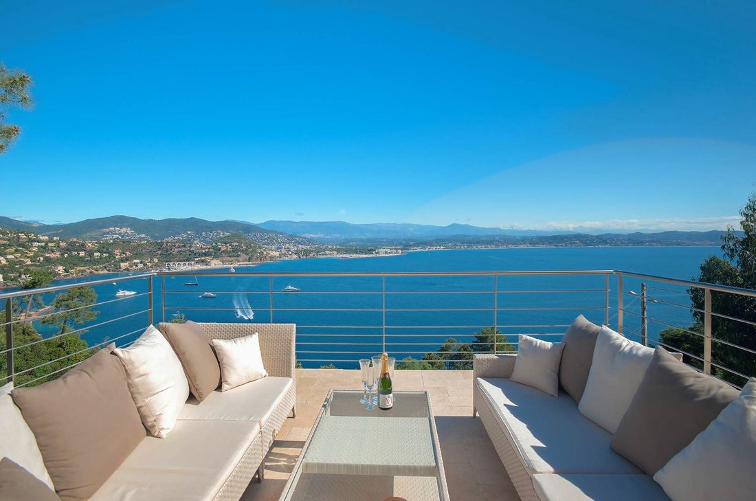 Villa à Théoule-sur-Mer, Provence-Alpes-Côte d'Azur, France 1 - 18644930