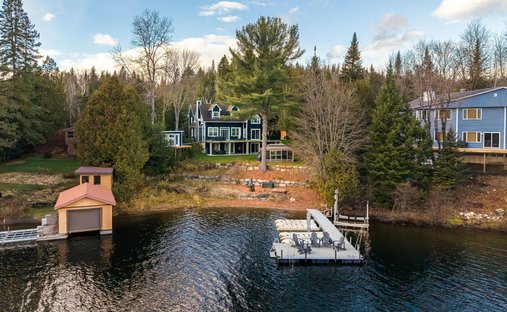 House in Saint-Adolphe-d'Howard, Quebec, Canada 1